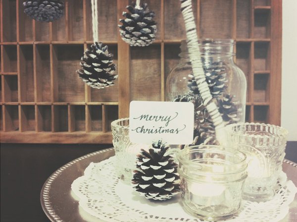 Christmas DIY: Pinecone ornaments
